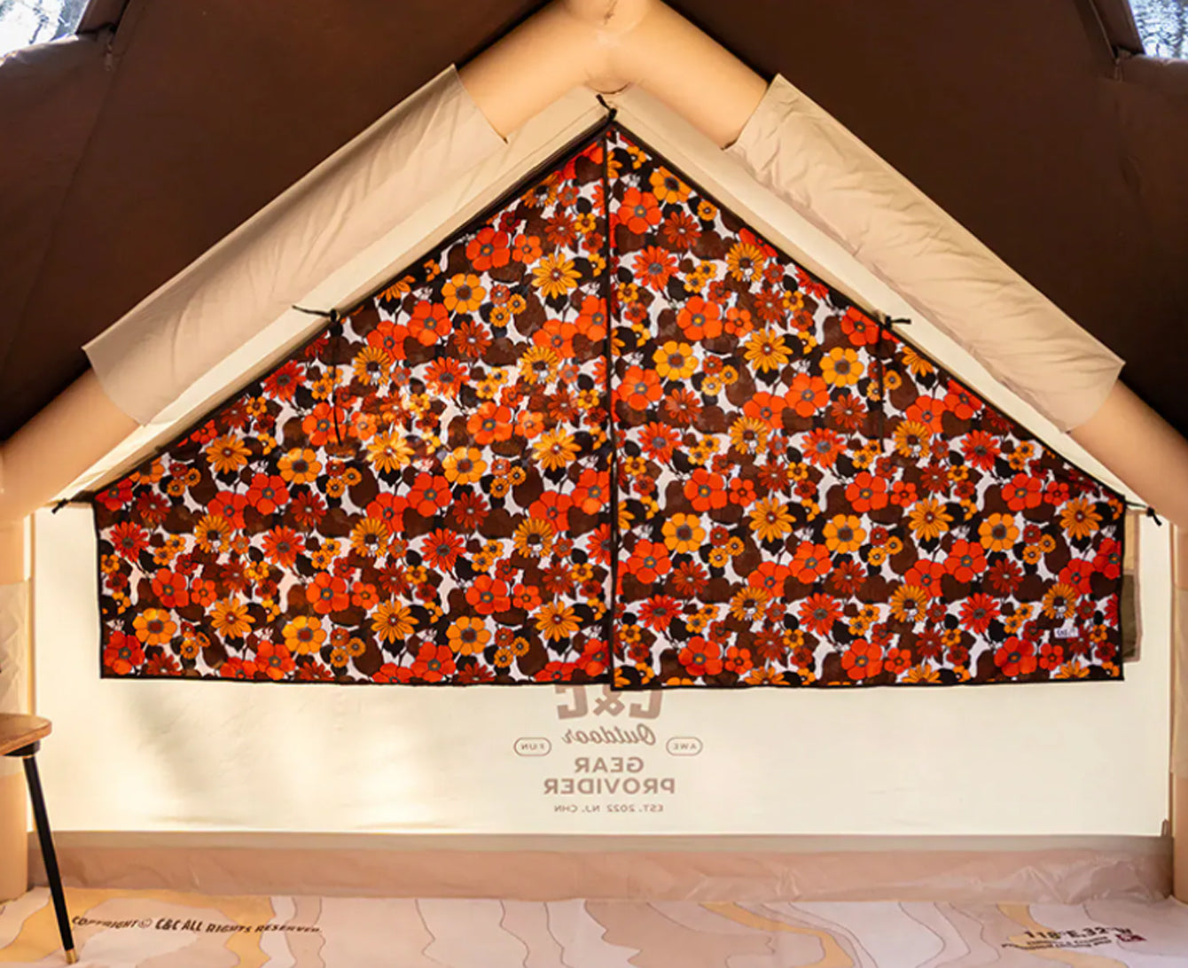 C&C Airlab PENINSULA HOUSE専用　レトロポッププリントの花柄カーテン（三角窓用）